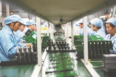 新能源电路板生产忙 技术创新驱动绿色能源未来